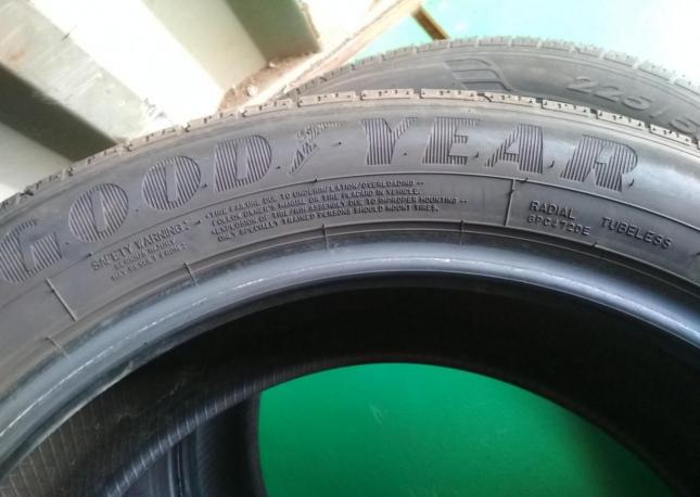 Goodyear EfficientGrip SUV 4x4 225/55 R19