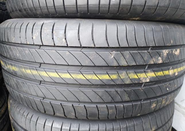 Michelin Primacy 4 235/50 R19