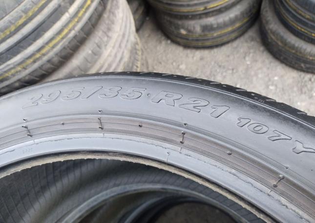 Pirelli P Zero 295/35 R21
