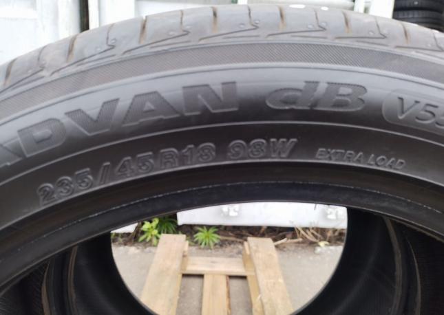 Yokohama Advan dB V552 235/45 R18