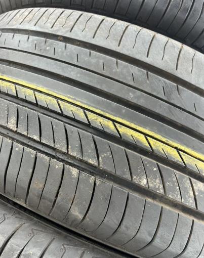 Yokohama Advan dB V552 215/55 R17