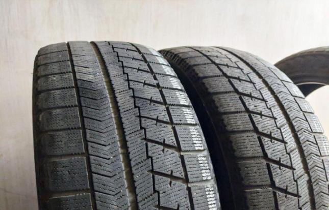 Bridgestone Blizzak VRX 215/60 R17