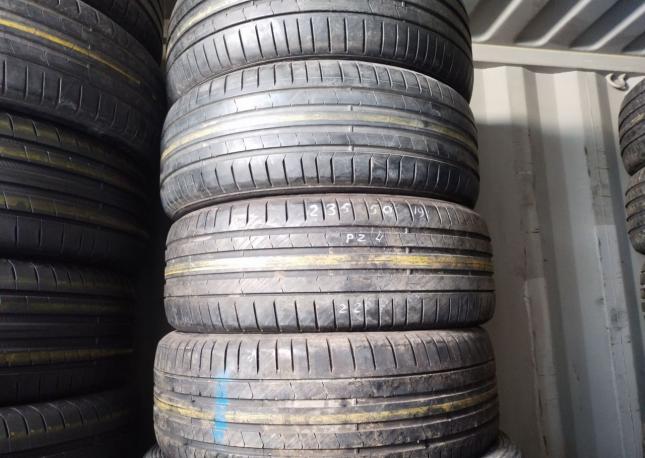 Pirelli P Zero PZ4 235/50 R19