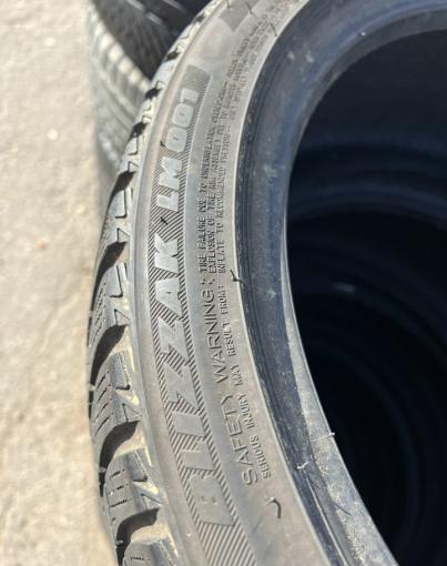 Bridgestone Blizzak LM-001 225/40 R18