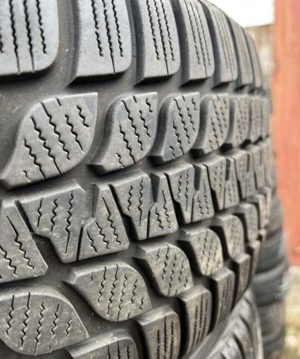 Bridgestone Blizzak LM-25 225/40 R19