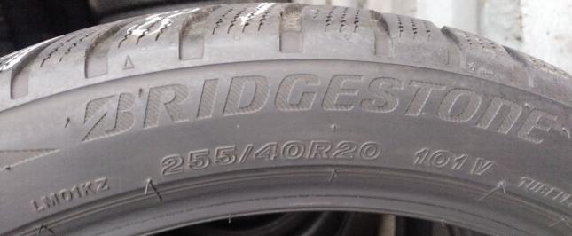 Bridgestone Blizzak LM-001 255/40 R20