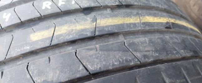 Pirelli P Zero PZ4 255/35 R19 Y