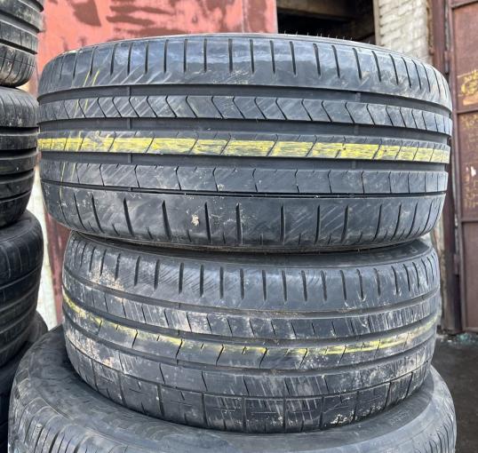 Pirelli P Zero PZ4 235/35 R20