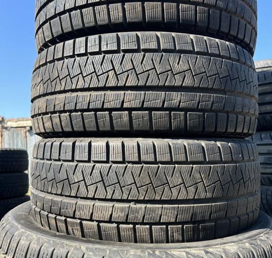 Pirelli Ice Asimmetrico 215/45 R17