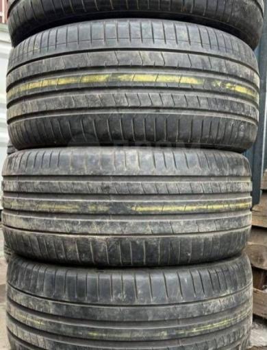 Pirelli P Zero PZ4 235/35 R19