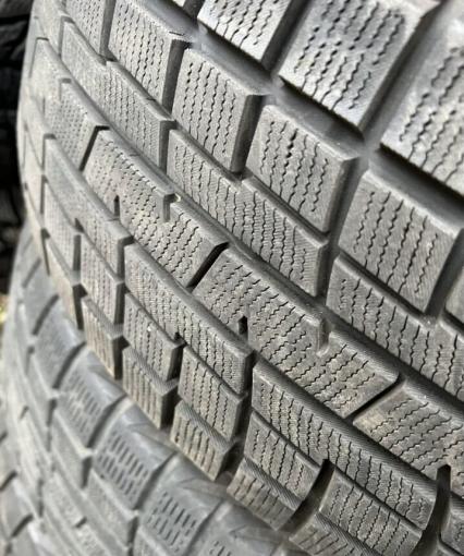 Yokohama Ice Guard IG30 215/60 R16