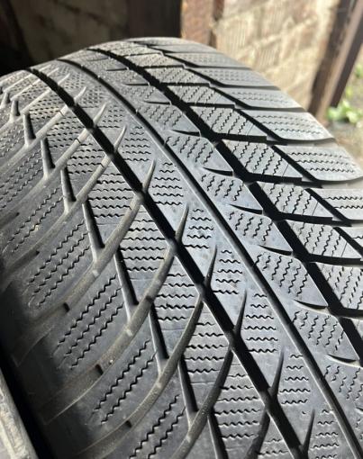 Bridgestone Blizzak LM-001 245/50 R19