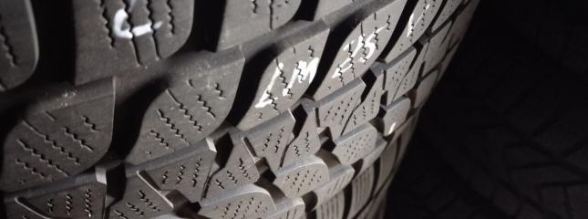 Bridgestone Blizzak LM-25 245/40 R19 V