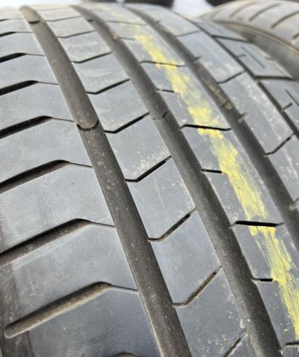 Pirelli P Zero PZ4 235/35 R19