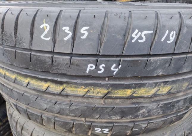 Michelin Pilot Sport 4 235/45 R19