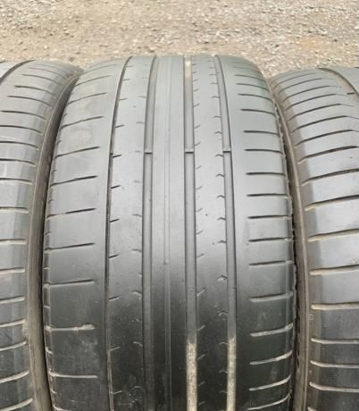 Pirelli P Zero PZ4 265/35 R21 и 305/30 R21