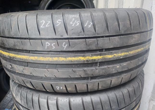 Michelin Pilot Sport 4 225/45 R17