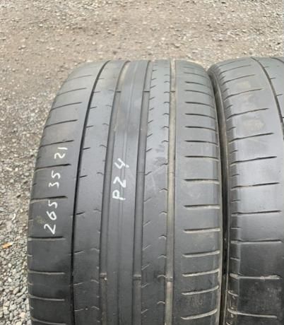 Pirelli P Zero PZ4 265/35 R21 и 305/30 R21