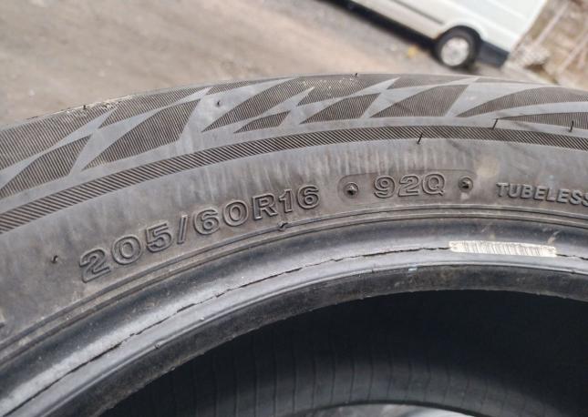 Bridgestone Blizzak VRX2 205/60 R16 92Q