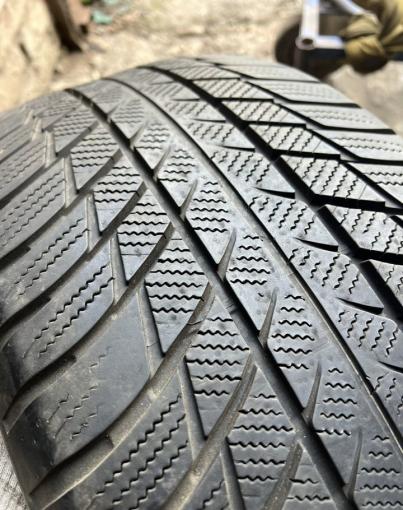 Bridgestone Blizzak LM-001 245/50 R19