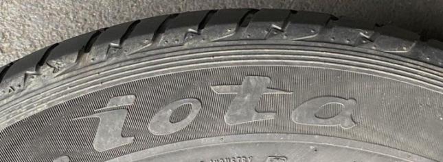 Accelera Iota 275/40 R20