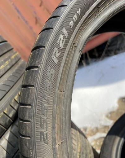Pirelli P Zero PZ4 255/35 R21