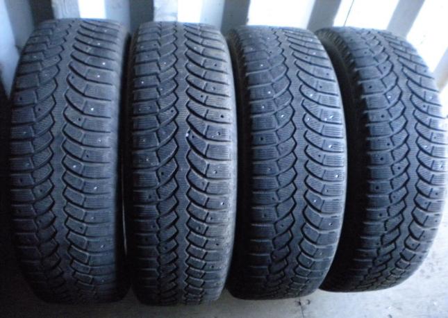 Bridgestone Blizzak Spike-01 235/65 R17 H