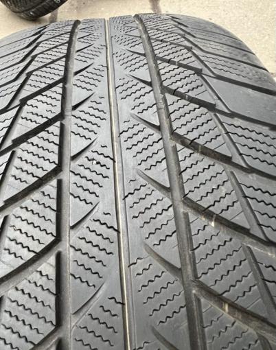 Bridgestone Blizzak LM-001 245/50 R19