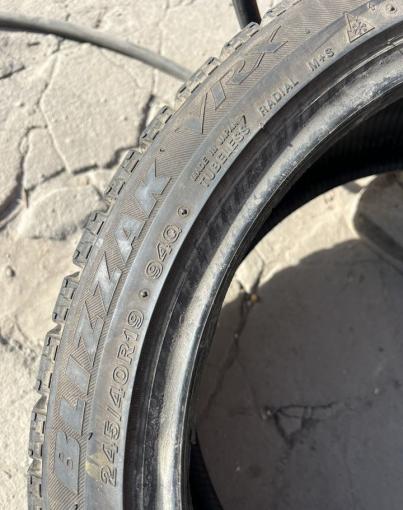 Bridgestone Blizzak VRX 245/40 R19