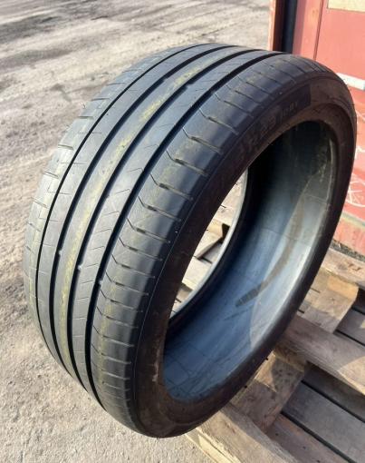 Pirelli P Zero PZ4 275/35 R23