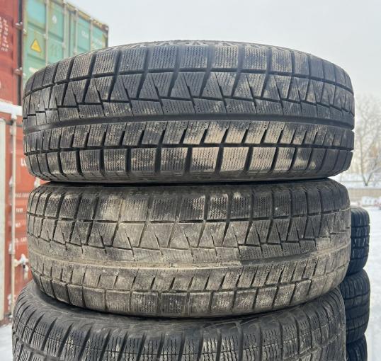 Bridgestone Blizzak Revo GZ 215/65 R16