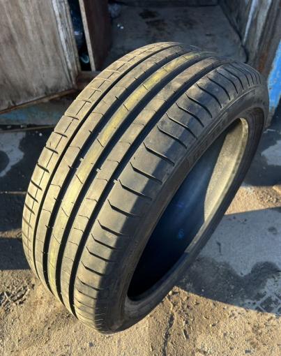 Pirelli P Zero PZ4 245/40 R19