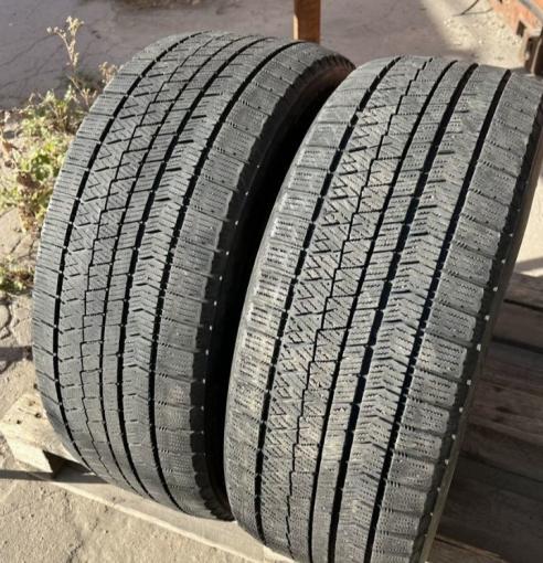 Bridgestone Blizzak VRX2 245/45 R19