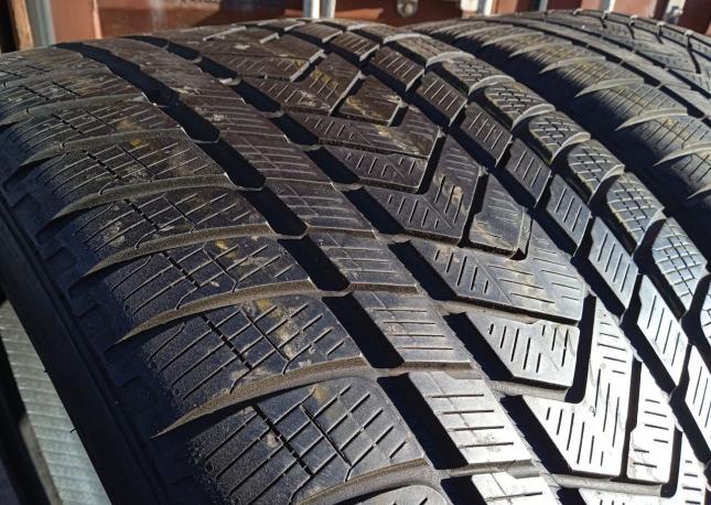 Pirelli Scorpion Winter 325/35 R22