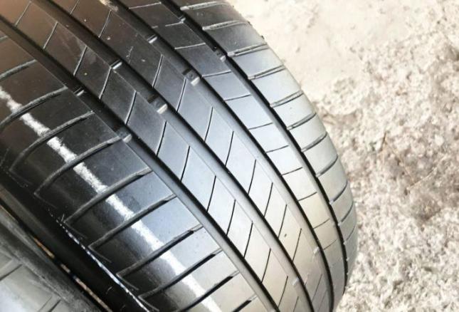 Bridgestone Turanza T005 215/60 R17