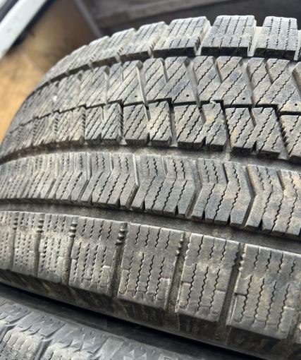 Bridgestone Blizzak VRX2 215/65 R16
