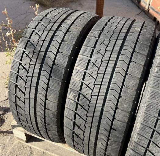 Bridgestone Blizzak VRX 245/45 R17