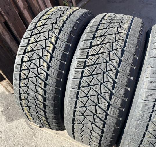 Bridgestone Blizzak DM-V2 235/55 R18