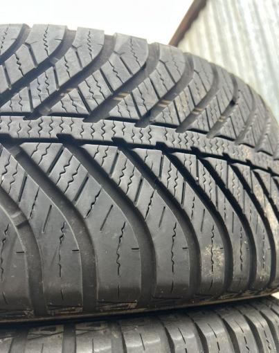 Goodyear Vector 4Seasons 215/55 R16