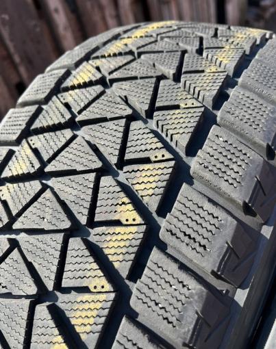 Bridgestone Blizzak DM-V2 235/55 R18