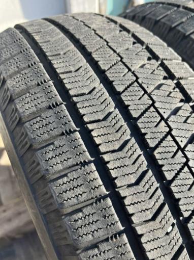 Bridgestone Blizzak VRX2 215/60 R16