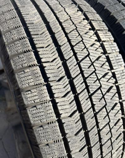 Bridgestone Blizzak VRX2 235/50 R18