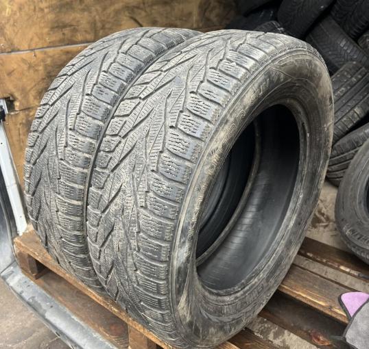 Nokian Tyres Hakkapeliitta R2 215/65 R17