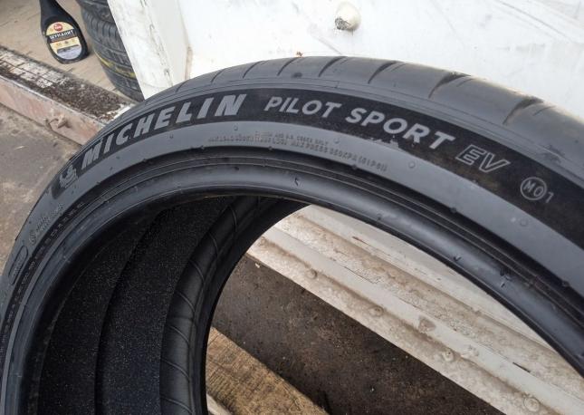 Michelin Pilot Sport EV Acoustic 275/35 R22
