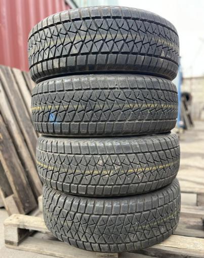 Bridgestone Blizzak DM-V2 235/55 R20