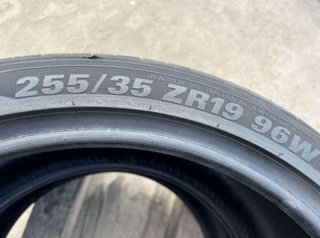 Kumho Majesty 9 Solus TA91 225/40 R19 и 255/35 R19