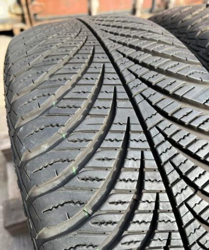 Goodyear Vector 4Seasons Gen-2 215/55 R17