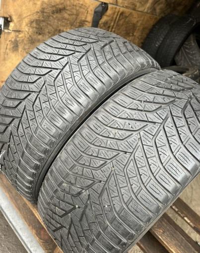 Yokohama BluEarth Winter V905 235/45 R17