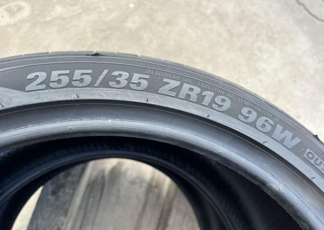 Kumho Majesty 9 Solus TA91 225/40 R19 и 255/35 R19