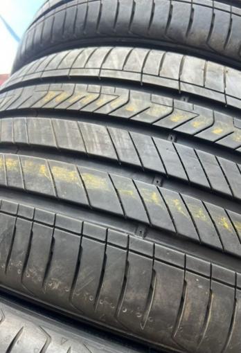 Kumho Majesty 9 Solus TA91 225/40 R19 и 255/35 R19